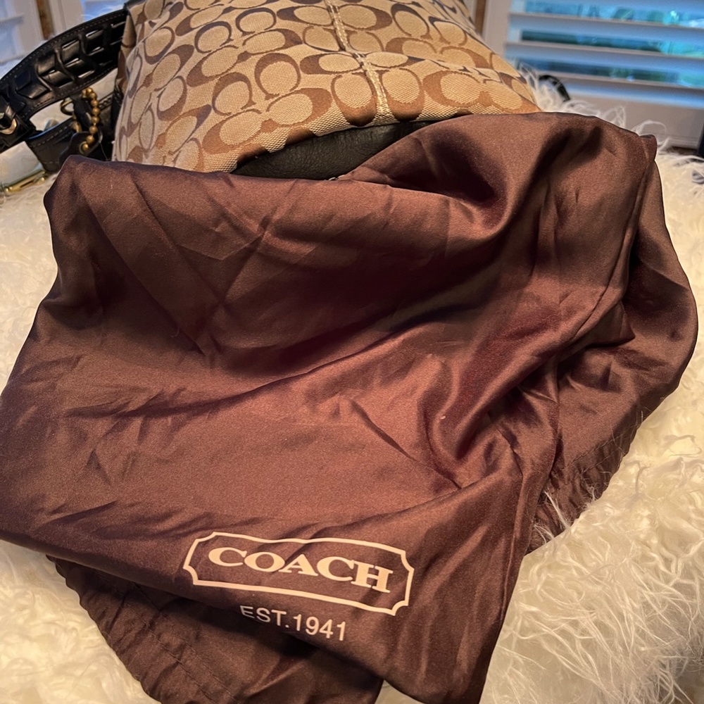 Coach - Picture 4 of 10